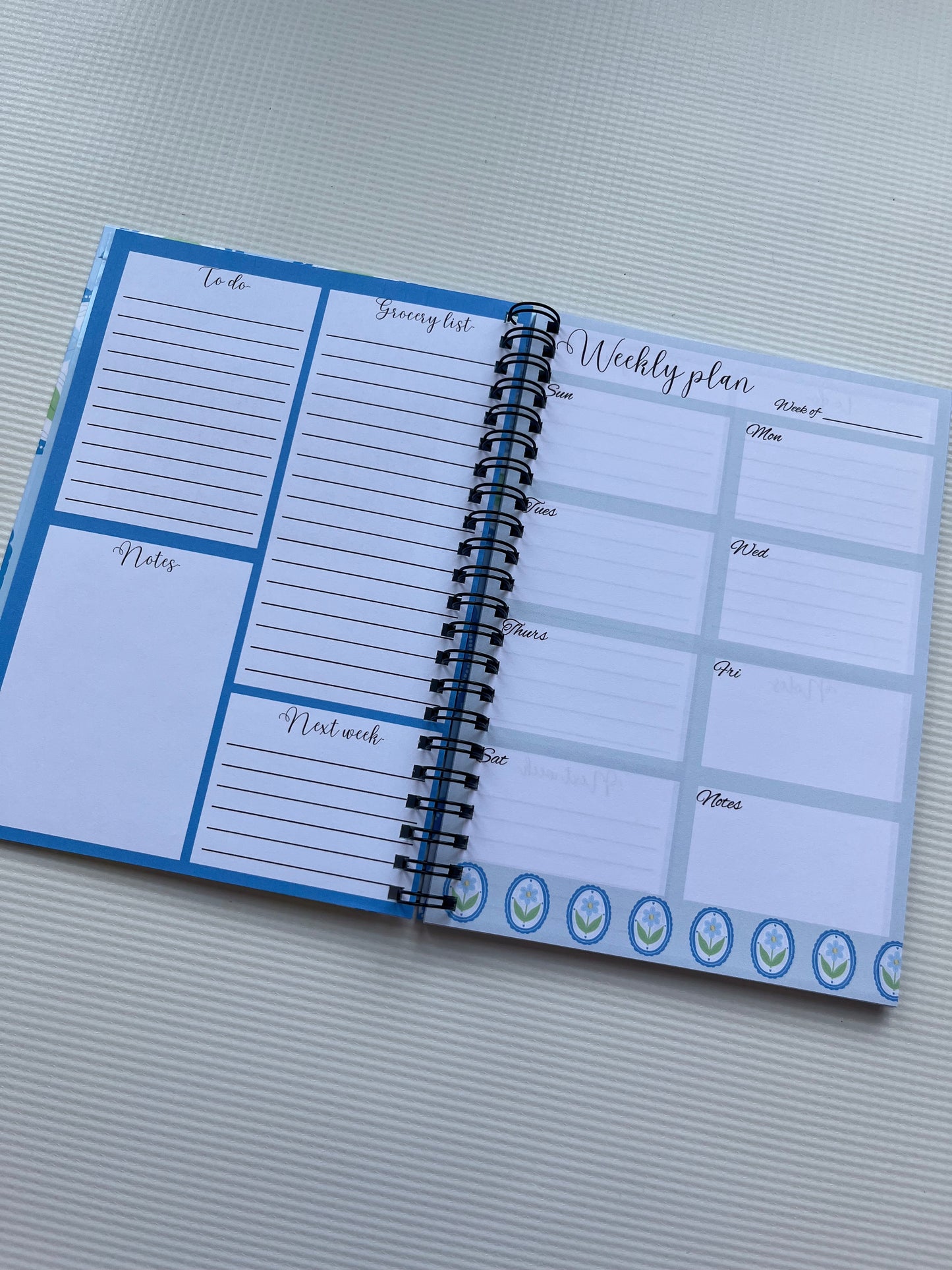 Blue daisy weekly planner